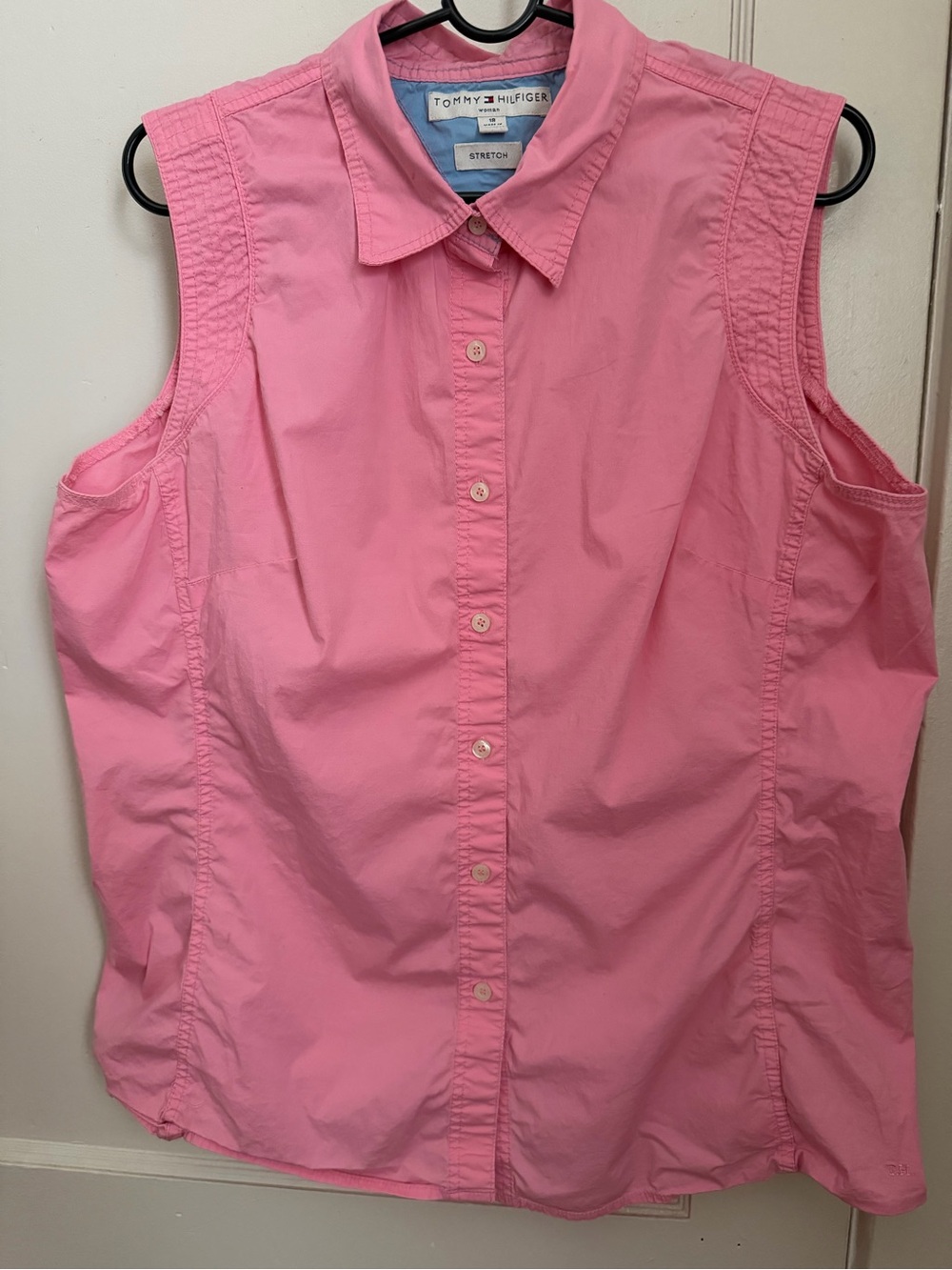 Tommy Hilfiger Sleeveless Button-Down Top in Bright Pink